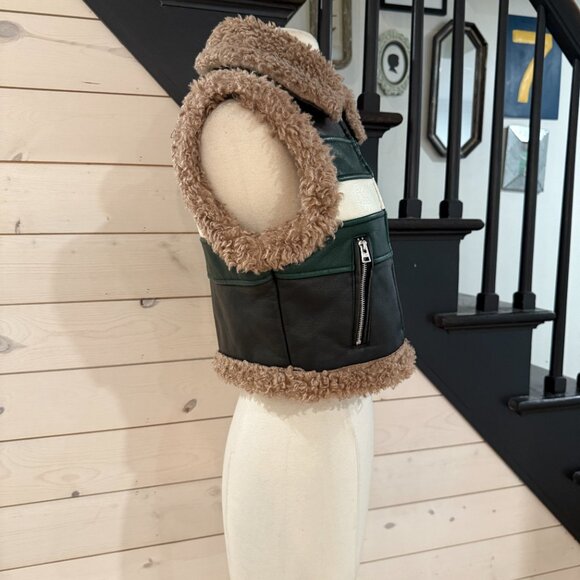 Urban Ourtfitters BDG Retro Colorblock Sherpa Vest NWOT Size Small - Picture 10 of 14